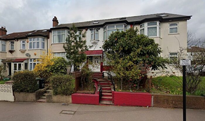 5 Bedroom Property To Rent In Forest Road, Walthamstow, E17