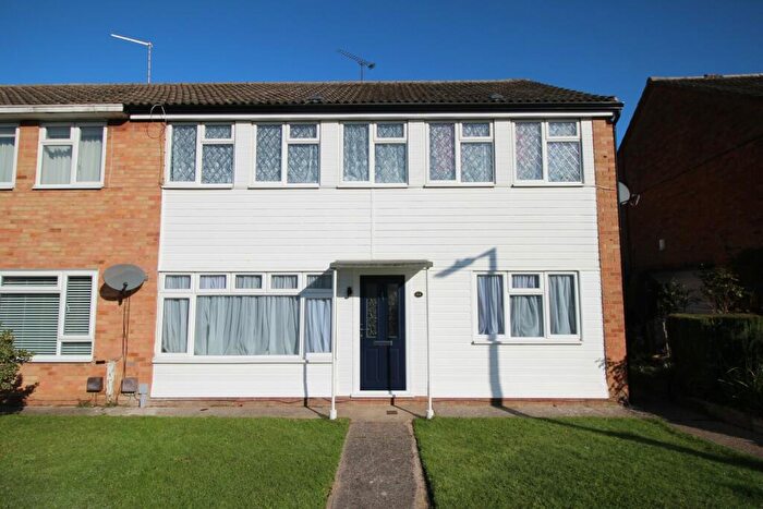 2 Bedroom Flat To Rent In Newlands Road, CM12