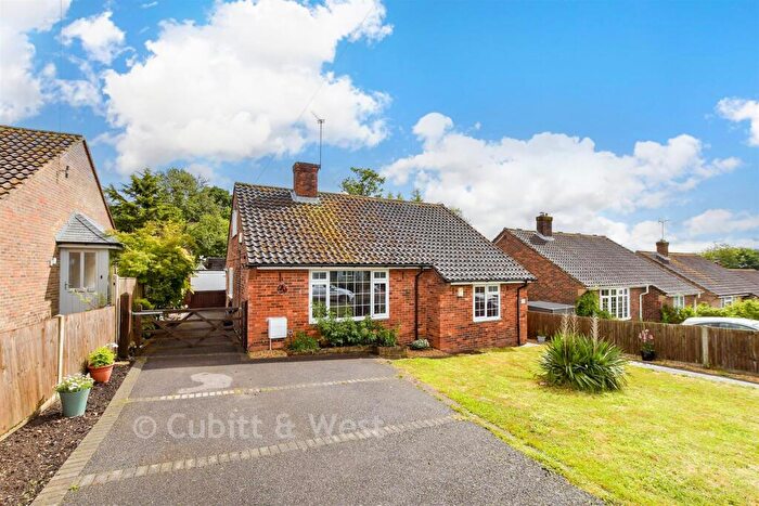 3 Bedroom Chalet For Sale In Stewards Rise, Arundel, West Sussex, BN18