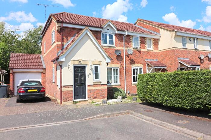 3 Bedroom End Of Terrace House For Sale In Simpkins Drive, Barton Le Clay, Bedfordshire, MK45