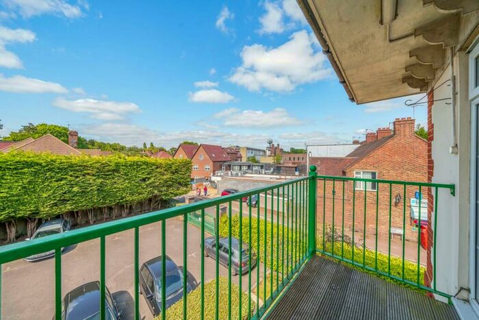 2 Bedroom Flat To Rent In Uxbridge Road, Hatch End, Pinner, HA5