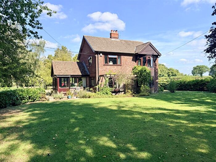 4 Bedroom Detached House For Sale In Vicarage Road, Deopham, NR18