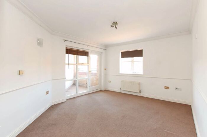 2 Bedroom Flat For Sale In Evans Wharf, Hemel Hempstead, HP3