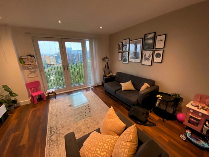 2 Bedroom Flat To Rent In Ordsall Lane, Salford, M5