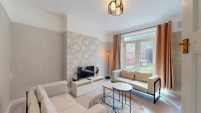 4 Bedroom Flat To Rent In Stanford Road, London, SW16