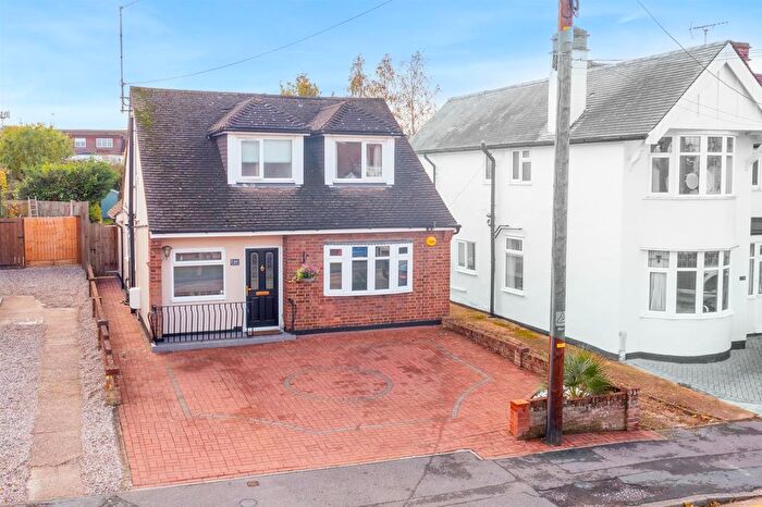 4 Bedroom Chalet For Sale In Hawkwell Road, Hockley, SS5