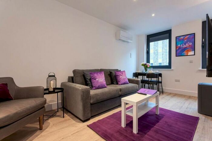 2 Bedroom Flat To Rent In Chapel Street, Salford, M3