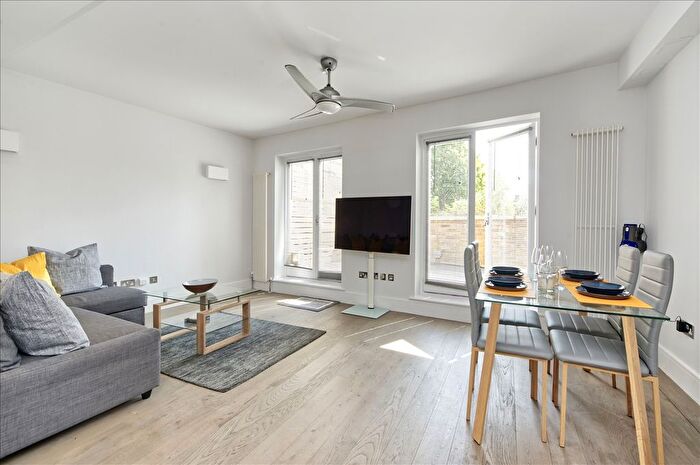 2 Bedroom Flat For Sale In Goldhawk Road, Shepherd's Bush, W12