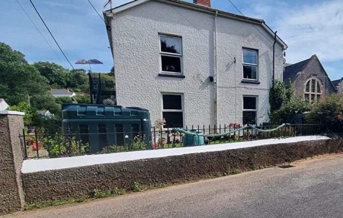 2 Bedroom Flat For Sale In Maes-Y-Ffynnon, Ferryside, SA17