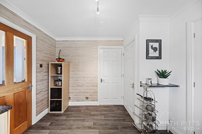 4 Bedroom Detached House For Sale In Norwood Drive, Brierley, S72
