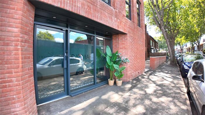 Apartment To Rent In - Pershore Road, Stirchley, Birmingham, B30