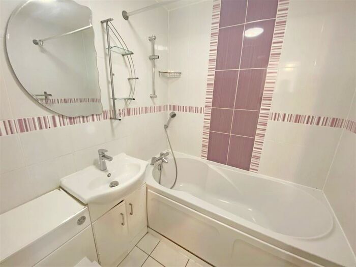 4 Bedroom Bungalow To Rent In Thorncliffe, Two Mile Ash, MK8