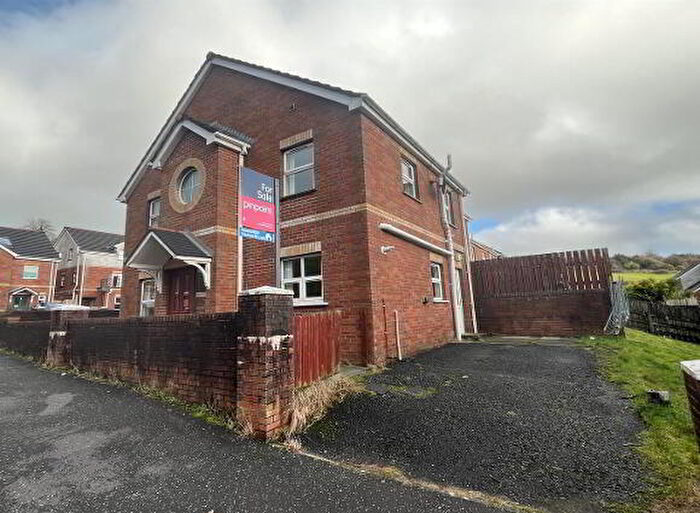 3 Bedroom Semi-Detached House For Sale In Wolfhill Manor, Belfast, BT14