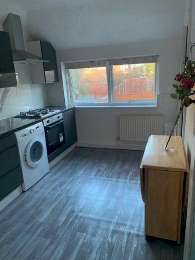 2 Bedroom Maisonette To Rent In Ash Tree Dell, London, NW9