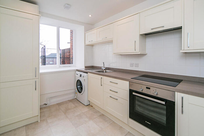 1 Bedroom Flat To Rent In Bridge Street, Caversham, RG4