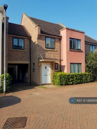 4 Bedroom Semi-Detached House To Rent In Buttercup Road, Cambridge, CB4