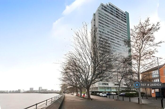2 Bedroom Flat To Rent In Aragon Tower, London, SE8