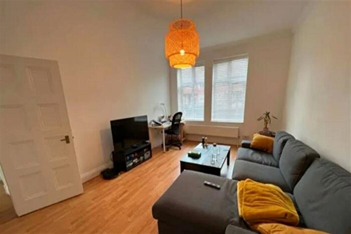2 Bedroom Flat To Rent In Georgian Court, Vivian Avenue, Hendon, NW4