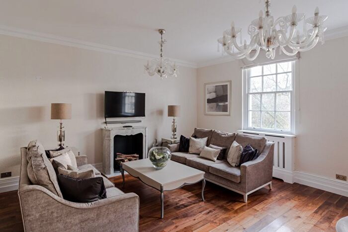 3 Bedroom Flat To Rent In Grosvenor Square, Mayfair, London, W1K