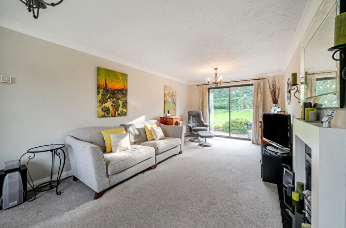 4 Bedroom Detached House For Sale In Throgmorton Road, Yateley, Hampshire, GU46