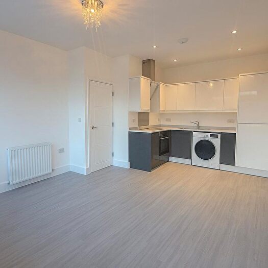 2 Bedroom Flat To Rent In Waltham Cross, Hertfordshire, EN8
