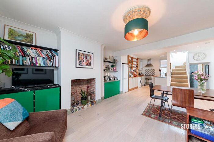 2 Bedroom Duplex To Rent In Kingsland Road, Haggerston, London, E8