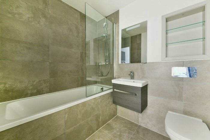 3 Bedroom Flat To Rent In North End Road, Wembley, Middlesex, HA9