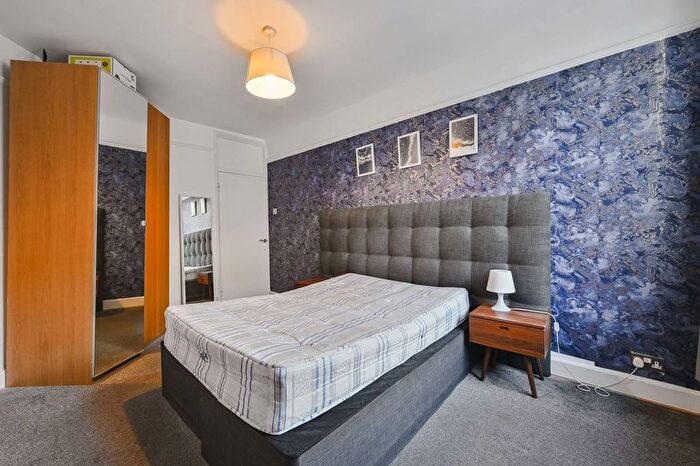 1 Bedroom Flat To Rent In Queen Alexandra Mansions, Bloomsbury, London, WC1H