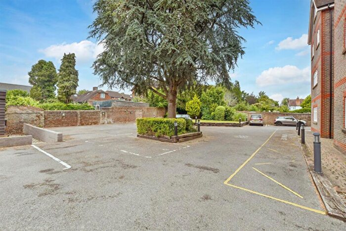 1 Bedroom Apartment For Sale In High Street, Billingshurst, West Sussex, RH14