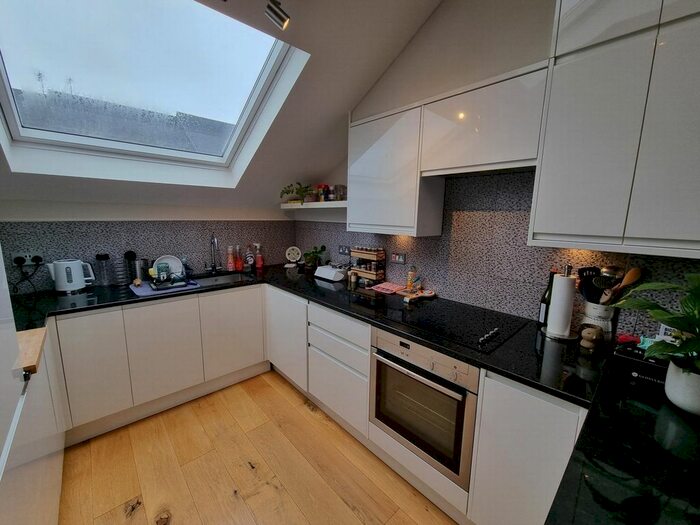 2 Bedroom Maisonette To Rent In Wavertree Court, The Broadway, Mill Hill, NW7