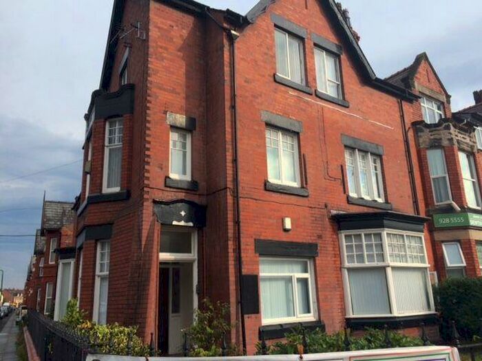 2 Bedroom Flat To Rent In Crosby Road North, L22