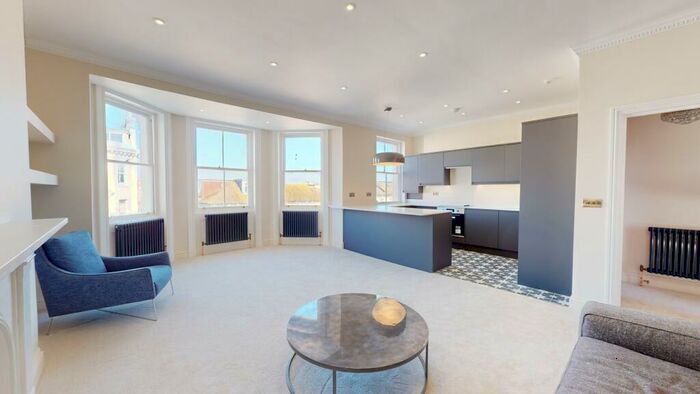 3 Bedroom Flat To Rent In St Aubyns, Hove, BN3
