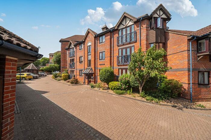 2 Bedroom Apartment For Sale In Talbot Court, Reading, RG1