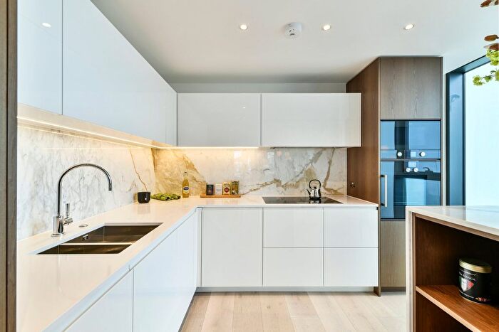 3 Bedroom Flat For Sale In Chelsea Island, Lighterman Towers, SW10