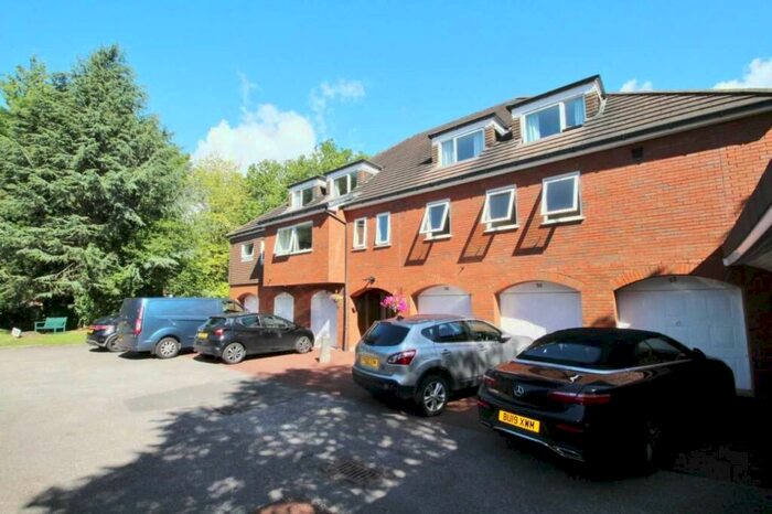 2 Bedroom Apartment To Rent In Green Hall Mews, Wilmslow, Cheshire, SK9
