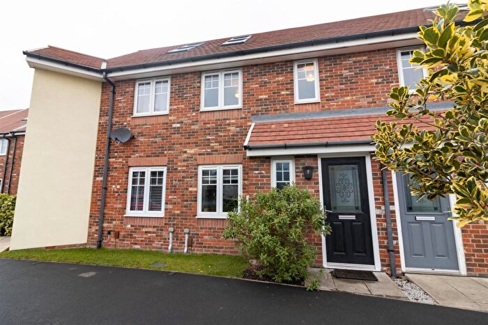 3 Bedroom Town House For Sale In Alnmouth Court, Blakelaw, Newcastle Upon Tyne, NE5