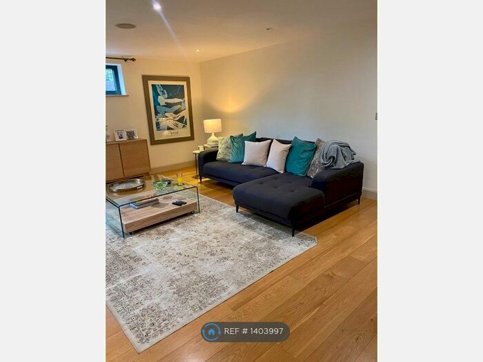 3 Bedroom Flat To Rent In Hitcham Court, London, N12