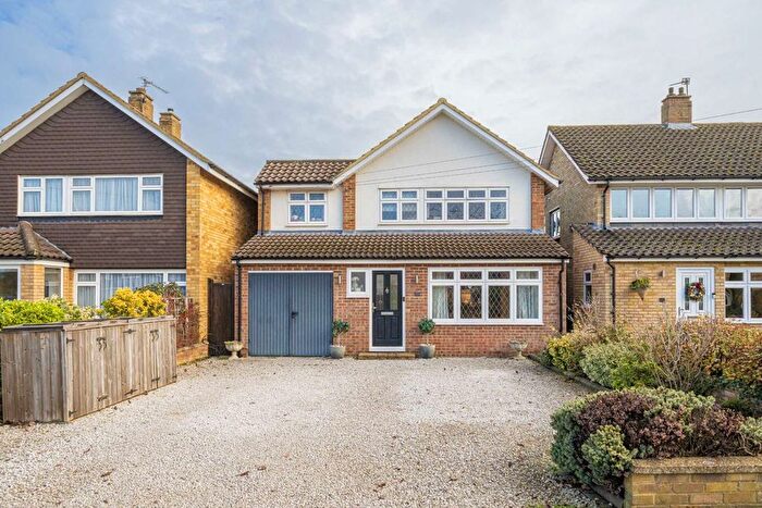 4 Bedroom Detached House For Sale In Kingsmead Avenue, Sunbury-On-Thames, TW16