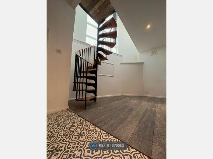 2 Bedroom Flat To Rent In Paulet Road, London, SE5