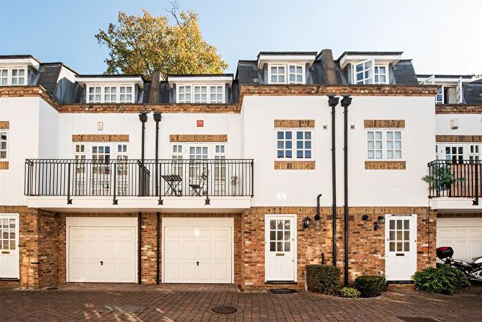 2 Bedroom Mews For Sale In Watermans Mews, Ealing, W5