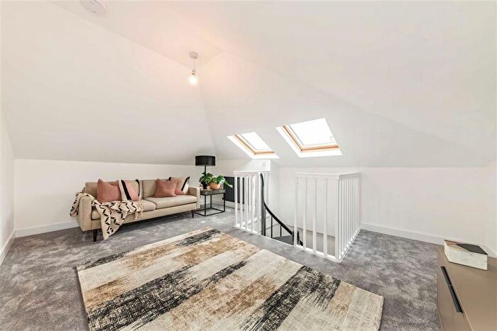 2 Bedroom Flat For Sale In Northbrook Road, London, SE13