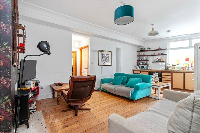 2 Bedroom Flat To Rent In Whiston Road, London, E2