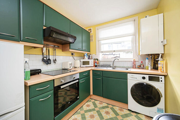 1 Bedroom Flat To Rent In Bow Common Lane, Bow, London, E3