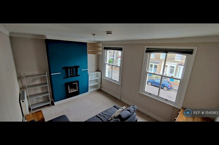 1 Bedroom Flat To Rent In Nutcroft Road, London, SE15
