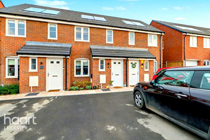2 Bedroom Terraced House For Sale In Bradshaw Close, Market Harborough, LE16