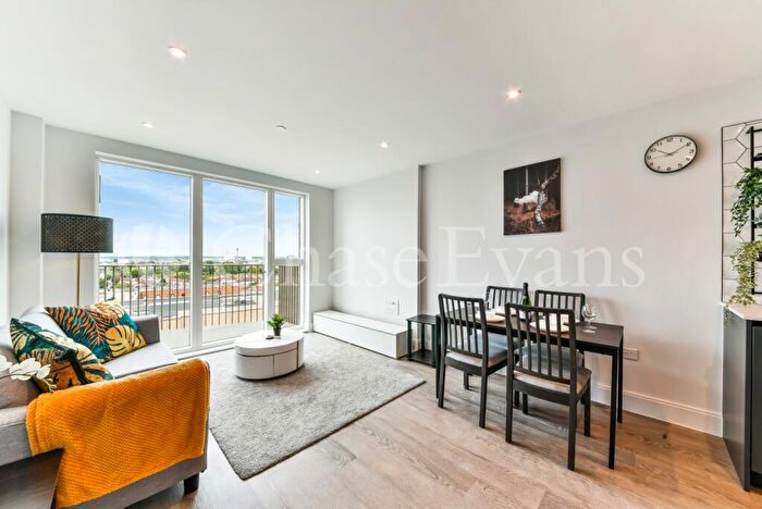 2 Bedroom Flat To Rent In Exploration Way, Slough, London, SL1