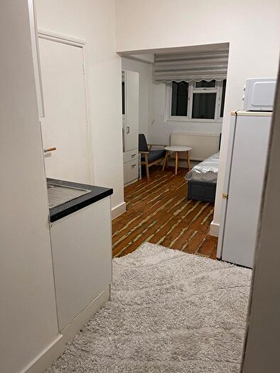 1 Bedroom Studio To Rent In Walpole Road, London, N17