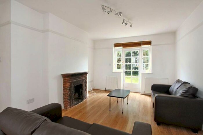 3 Bedroom Detached House To Rent In Asmuns Hill, London, NW11