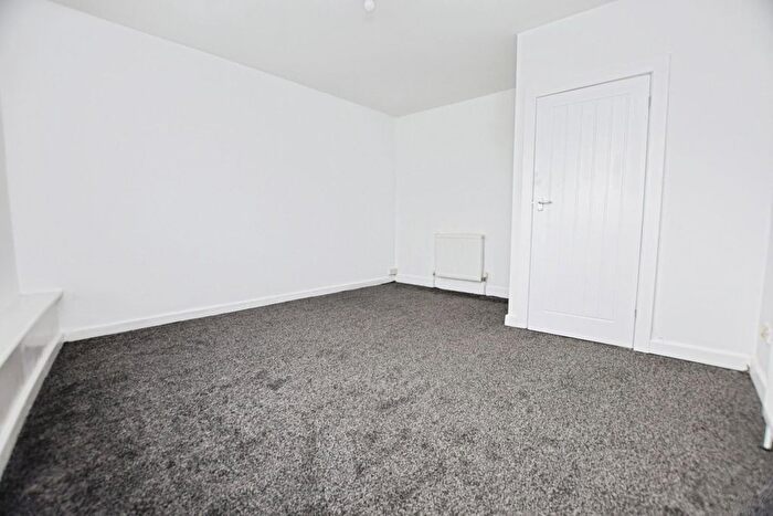 2 Bedroom Flat To Rent In Whalebone Lane South, Dagenham, RM8