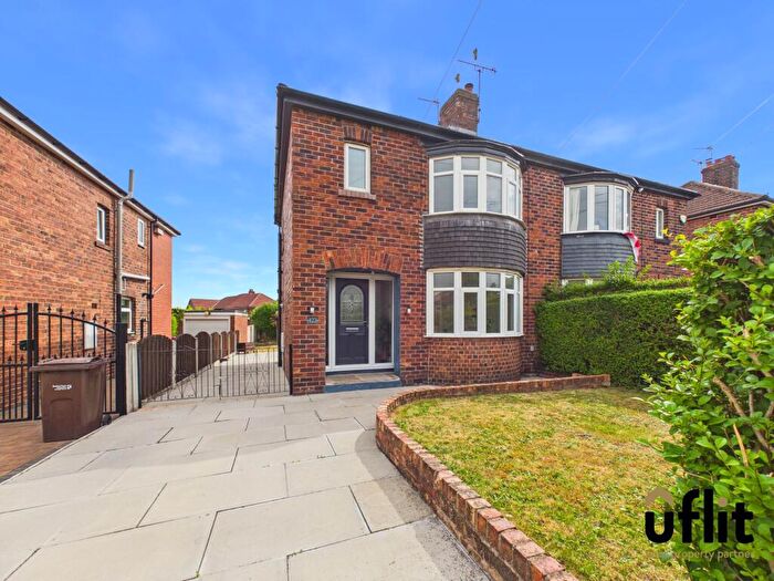 3 Bedroom Semi-Detached House For Sale In Upper Wortley Road, Scholes, Rotherham, S61